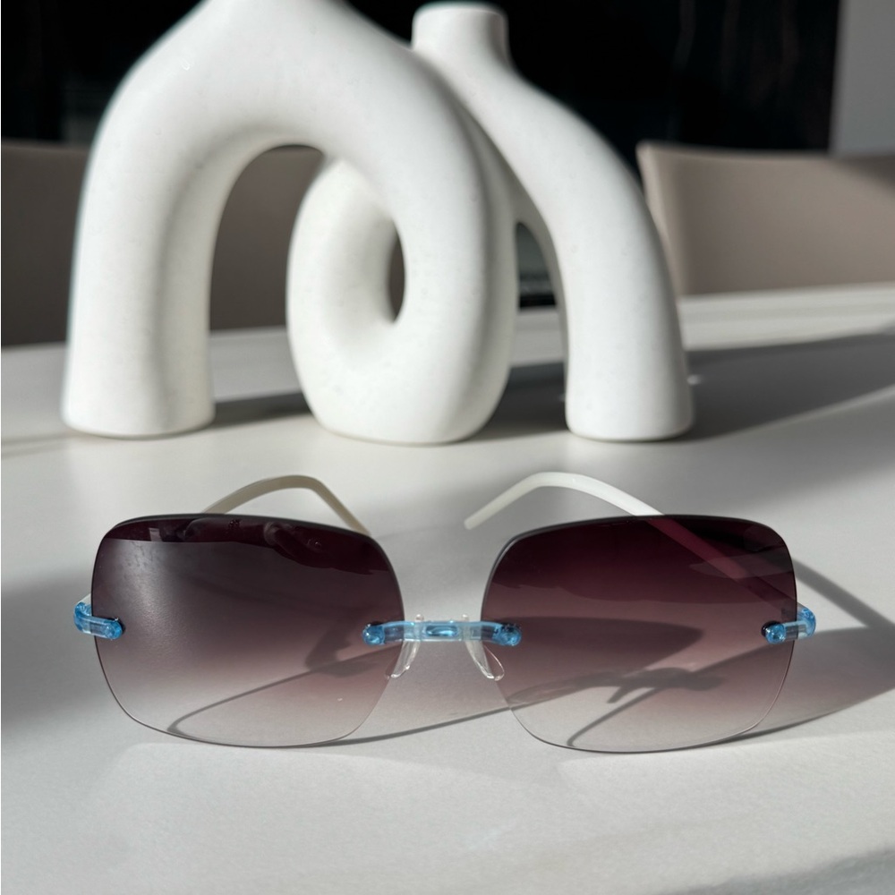 Stylish Brown Gradient Sunglasses with Blue Accents